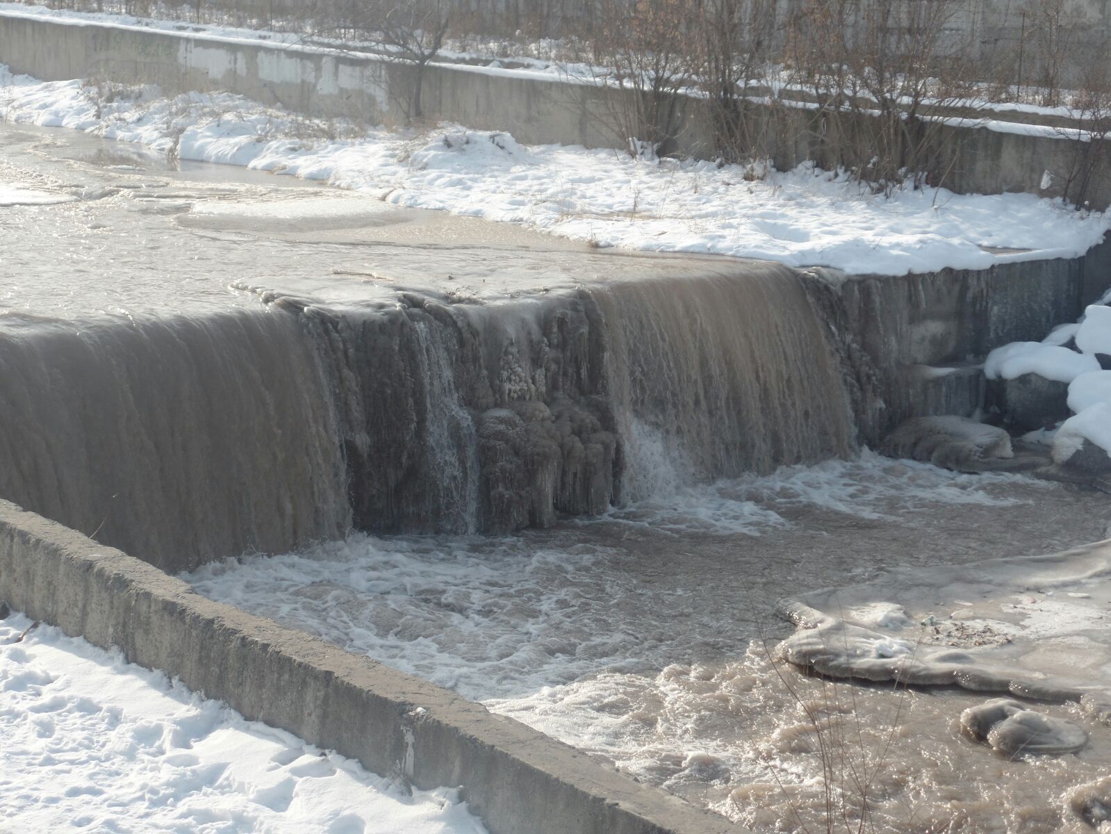 Уровень воды в реке алей. Река Аламедин в Бишкеке. Речка Аламедин Бишкек. Река Аламедин. Река Аламедин и ала Арча.