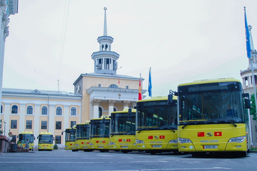 Новосибирск бишкек автобус. Автобус Бишкек Урумчи. Бишкек Урумчи. Маршрутки Бишкека. Кыргызстану подарили автобусы.