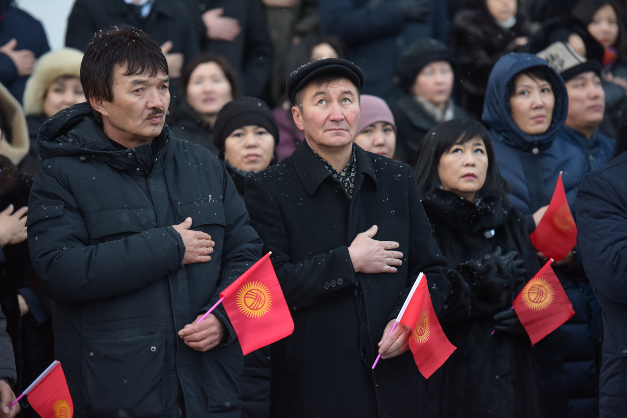 Кыргызстан 25. Легендарный парламент Кыргызстана. День флага Кыргызской Республики.