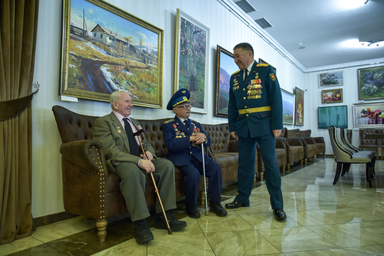 Муниципалитет столицы поздравил ветеранов с Днем защитника Отечества | Мэрия